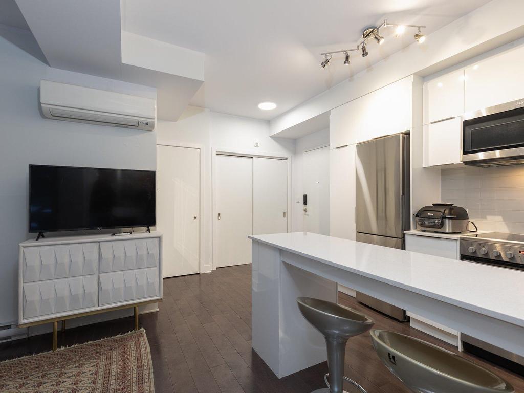 









2100


Boul. St-Laurent

, 204,
Montréal (Ville-Marie),




QC
H2X0E4

