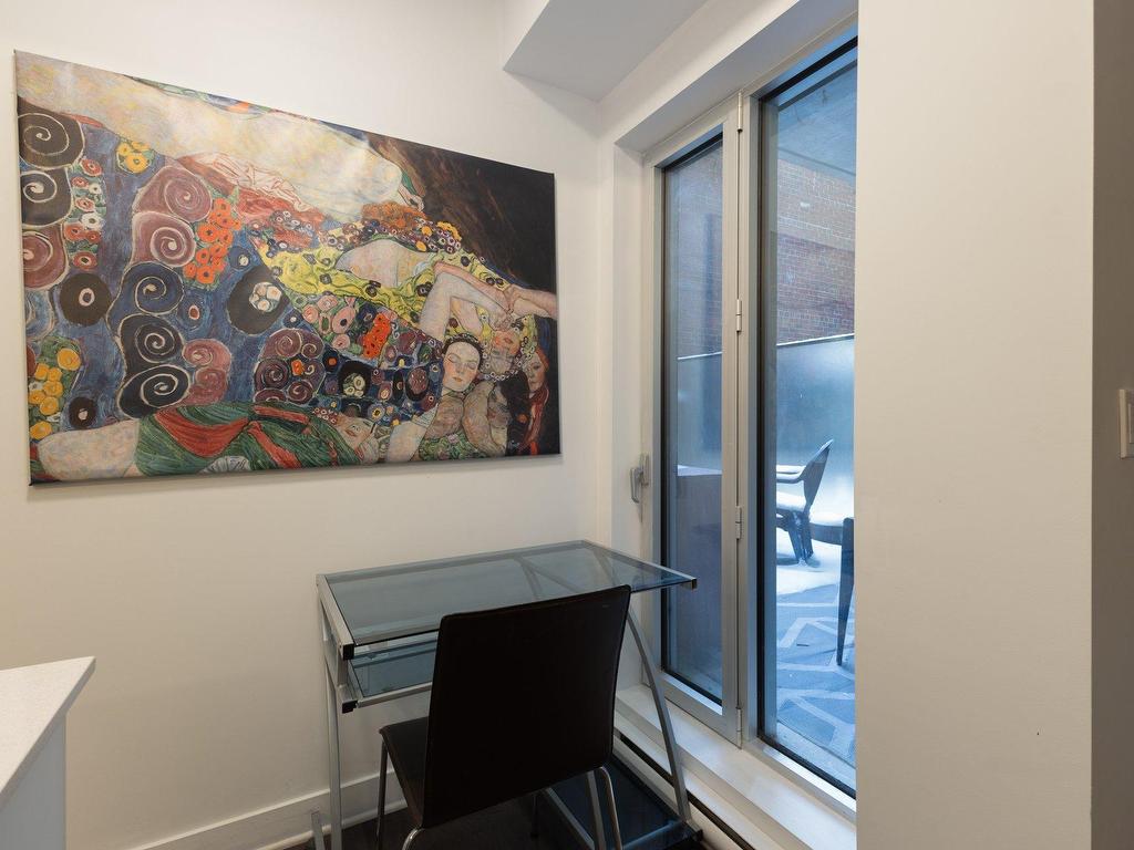 









2100


Boul. St-Laurent

, 204,
Montréal (Ville-Marie),




QC
H2X0E4

