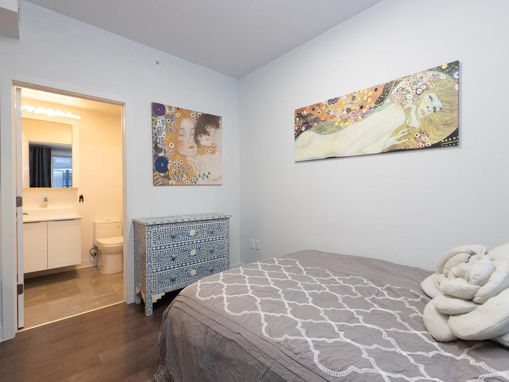 









2100


Boul. St-Laurent

, 204,
Montréal (Ville-Marie),




QC
H2X0E4

