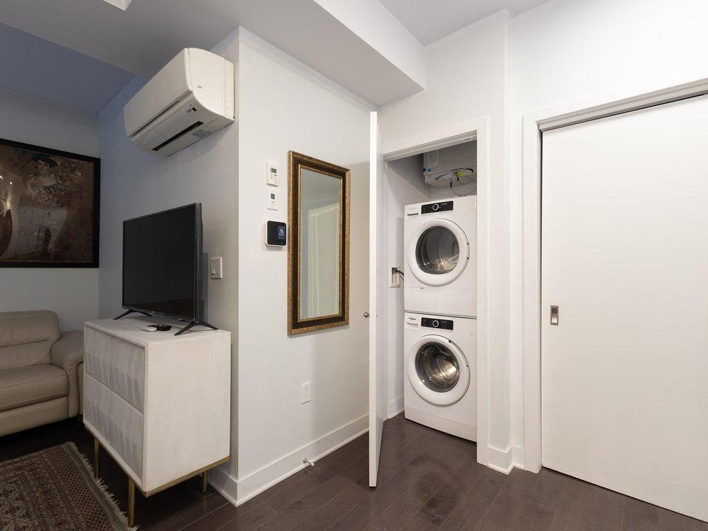 









2100


Boul. St-Laurent

, 204,
Montréal (Ville-Marie),




QC
H2X0E4

