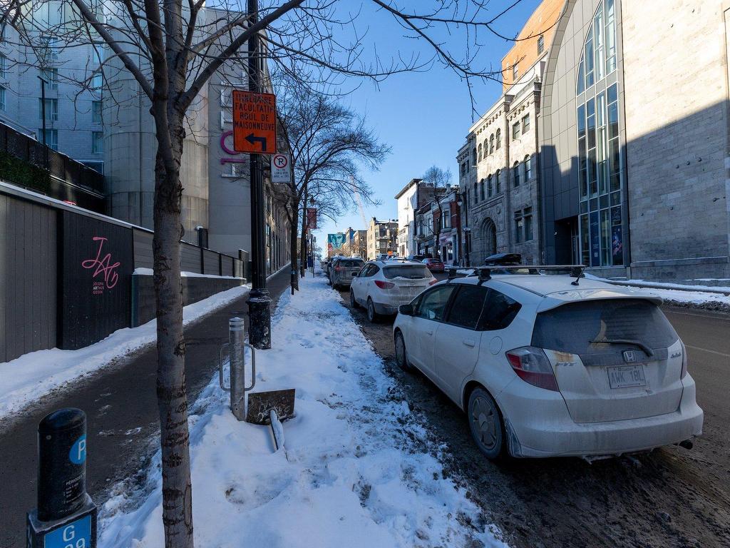 









2100


Boul. St-Laurent

, 204,
Montréal (Ville-Marie),




QC
H2X0E4

