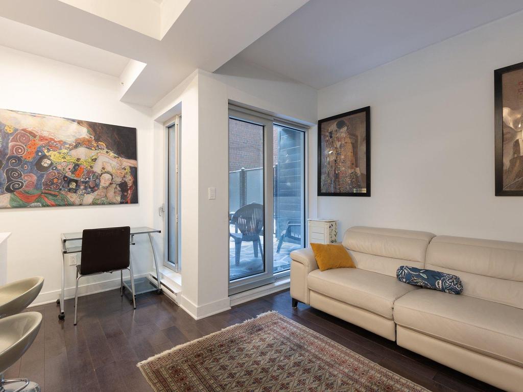 









2100


Boul. St-Laurent

, 204,
Montréal (Ville-Marie),




QC
H2X0E4

