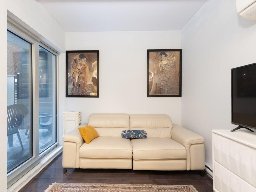 









2100


Boul. St-Laurent

, 204,
Montréal (Ville-Marie),




QC
H2X0E4

