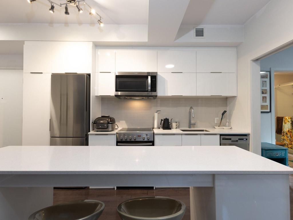 









2100


Boul. St-Laurent

, 204,
Montréal (Ville-Marie),




QC
H2X0E4


