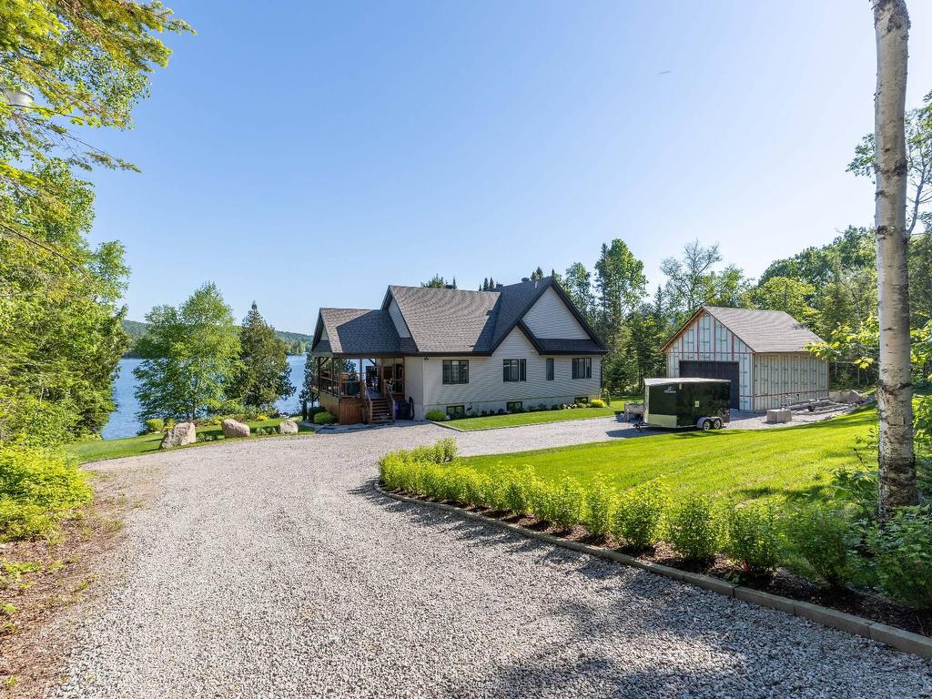 









1661


Ch. du Lac-à-la-Truite

,
Saint-Michel-des-Saints,




QC
J0K3B0

