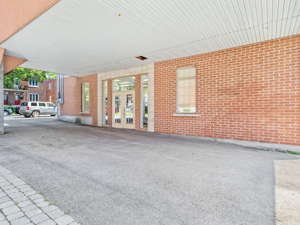 









5451


Ch. de la Côte-St-Luc

,
Montréal (Côte-des-Neiges/Notre-Dame-de-Grâce),




QC
H3X2C6


