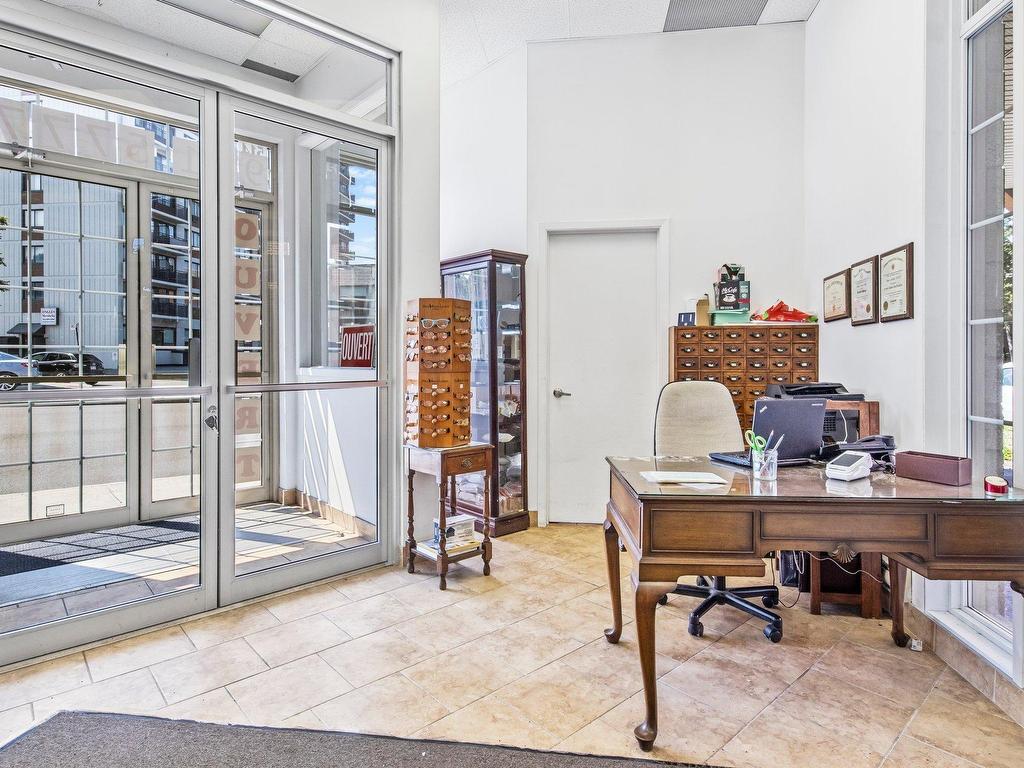 









5451


Ch. de la Côte-St-Luc

,
Montréal (Côte-des-Neiges/Notre-Dame-de-Grâce),




QC
H3X2C6

