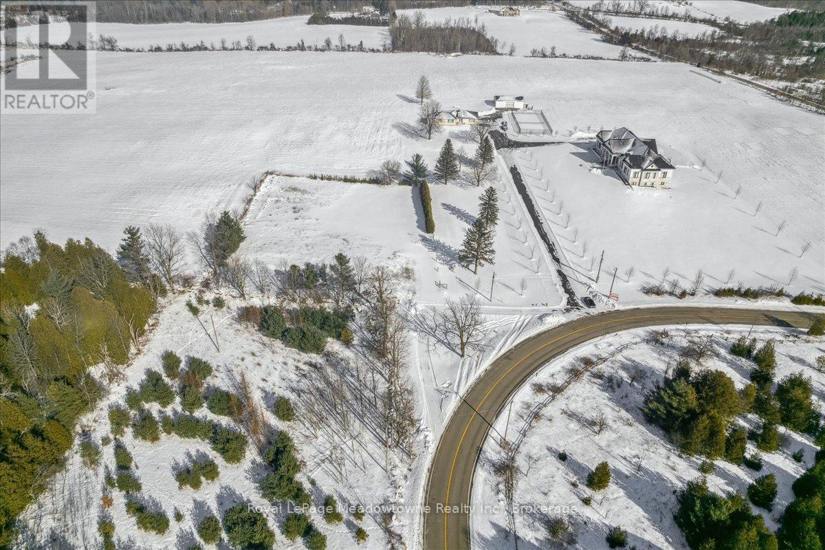 












5165 15 SIDE ROAD

,
Milton (NA Rural Nassagaweya),







Ontario
L9E0C8

