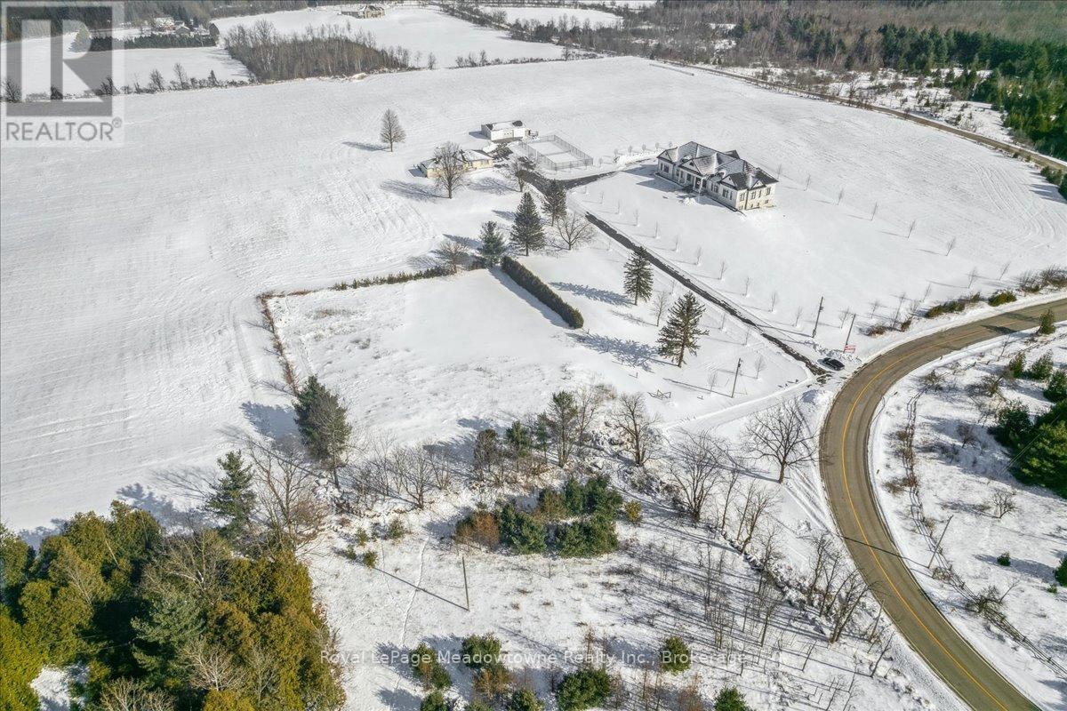 












5165 15 SIDE ROAD

,
Milton (NA Rural Nassagaweya),







Ontario
L9E0C8

