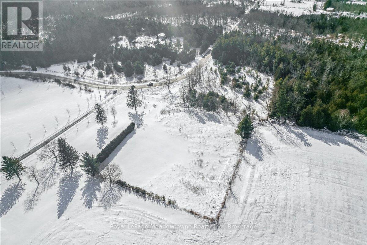 












5165 15 SIDE ROAD

,
Milton (NA Rural Nassagaweya),







Ontario
L9E0C8

