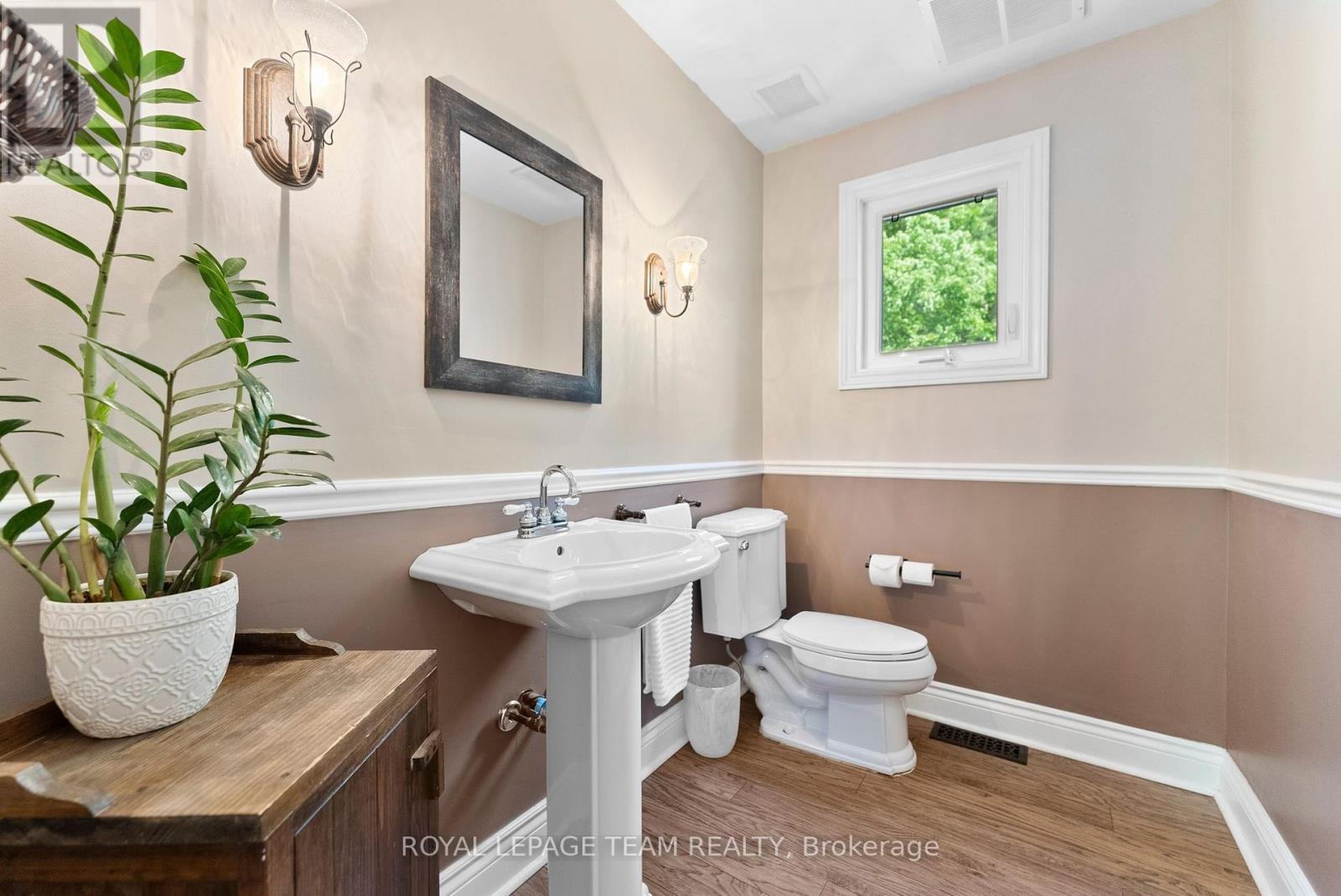 












132 MANION ROAD

,
Ottawa,




Ontario
K0A1L0


