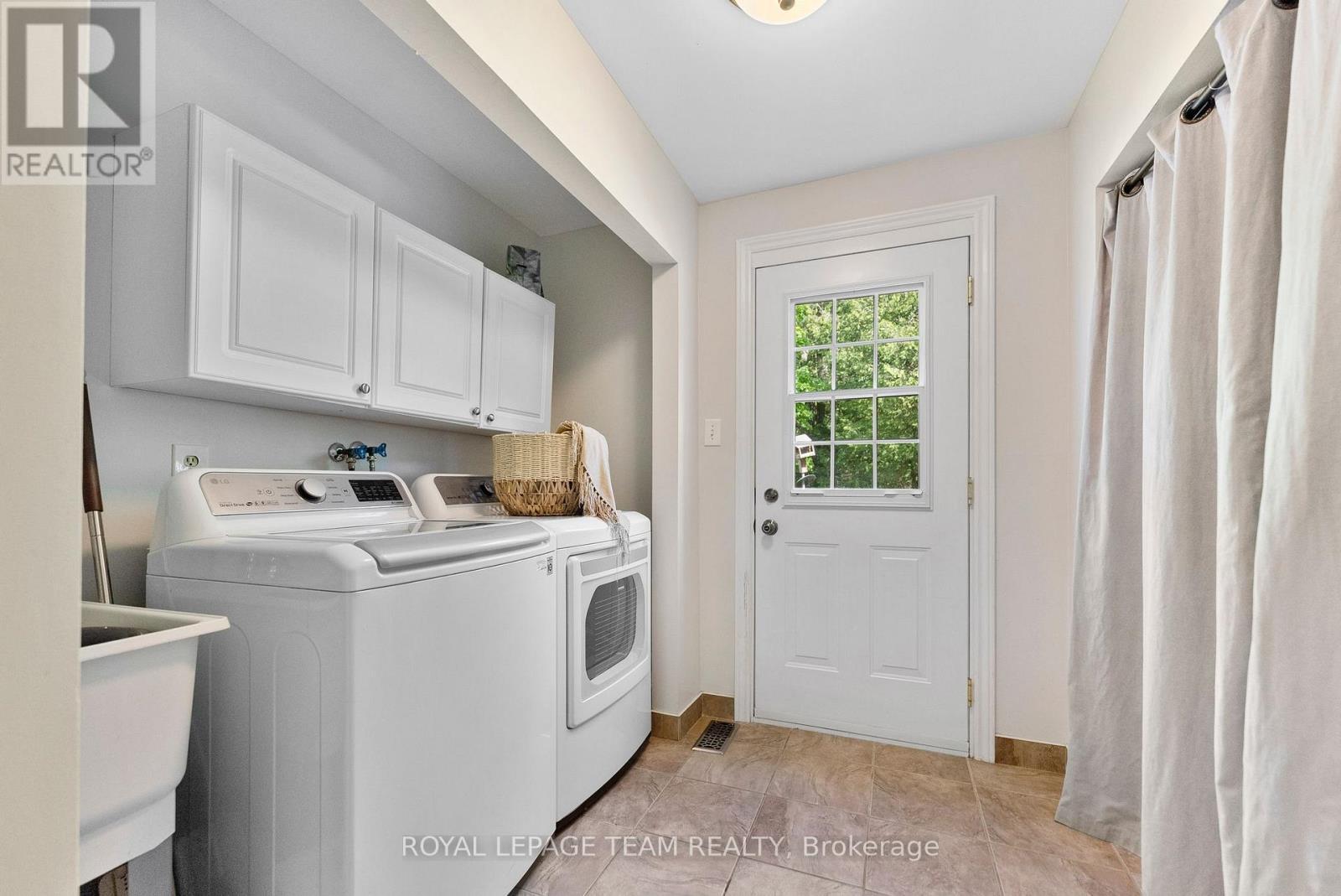 












132 MANION ROAD

,
Ottawa,




Ontario
K0A1L0

