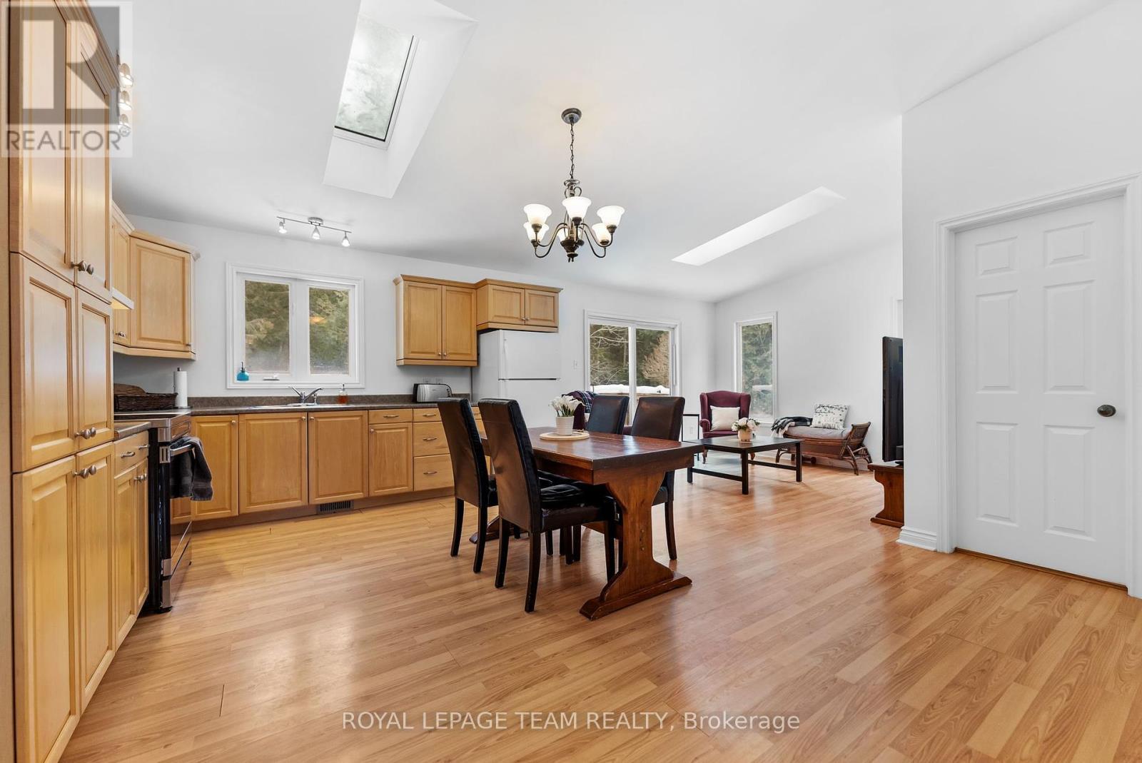 












132 MANION ROAD

,
Ottawa,




Ontario
K0A1L0

