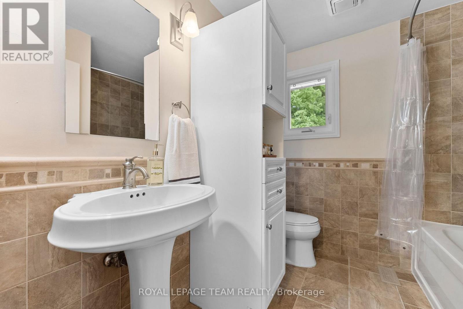 












132 MANION ROAD

,
Ottawa,




Ontario
K0A1L0

