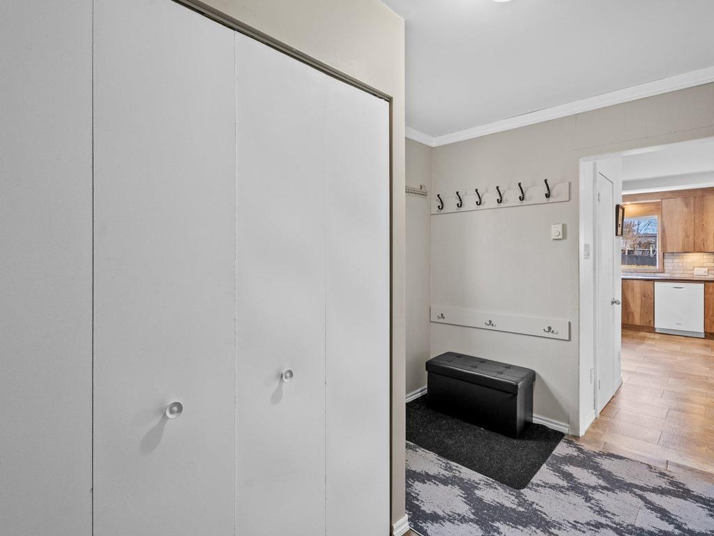 









570


Rue Lajeunesse

,
Sainte-Agathe-des-Monts,




QC
J8C2Y6

