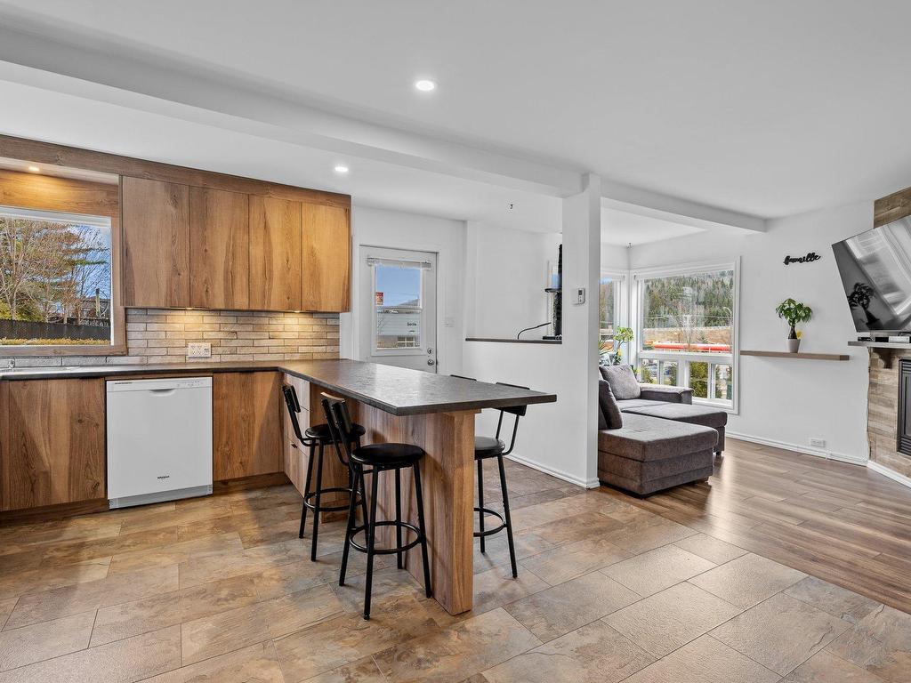 









570


Rue Lajeunesse

,
Sainte-Agathe-des-Monts,




QC
J8C2Y6

