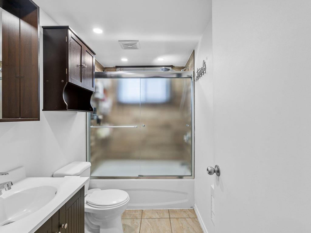 









570


Rue Lajeunesse

,
Sainte-Agathe-des-Monts,




QC
J8C2Y6

