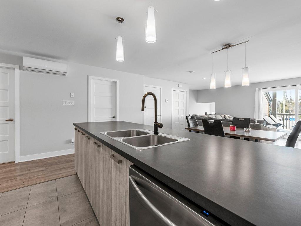 









803


Rue du Mont-Brome

,
Granby,




QC
J2H3H3

