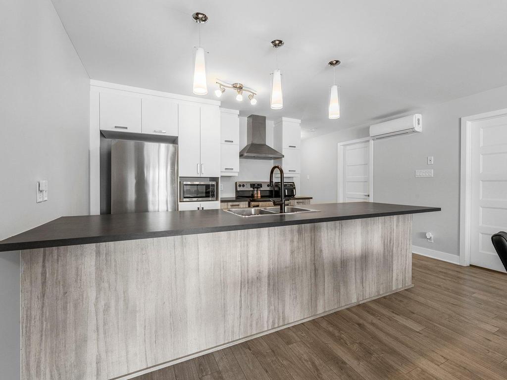 









803


Rue du Mont-Brome

,
Granby,




QC
J2H3H3

