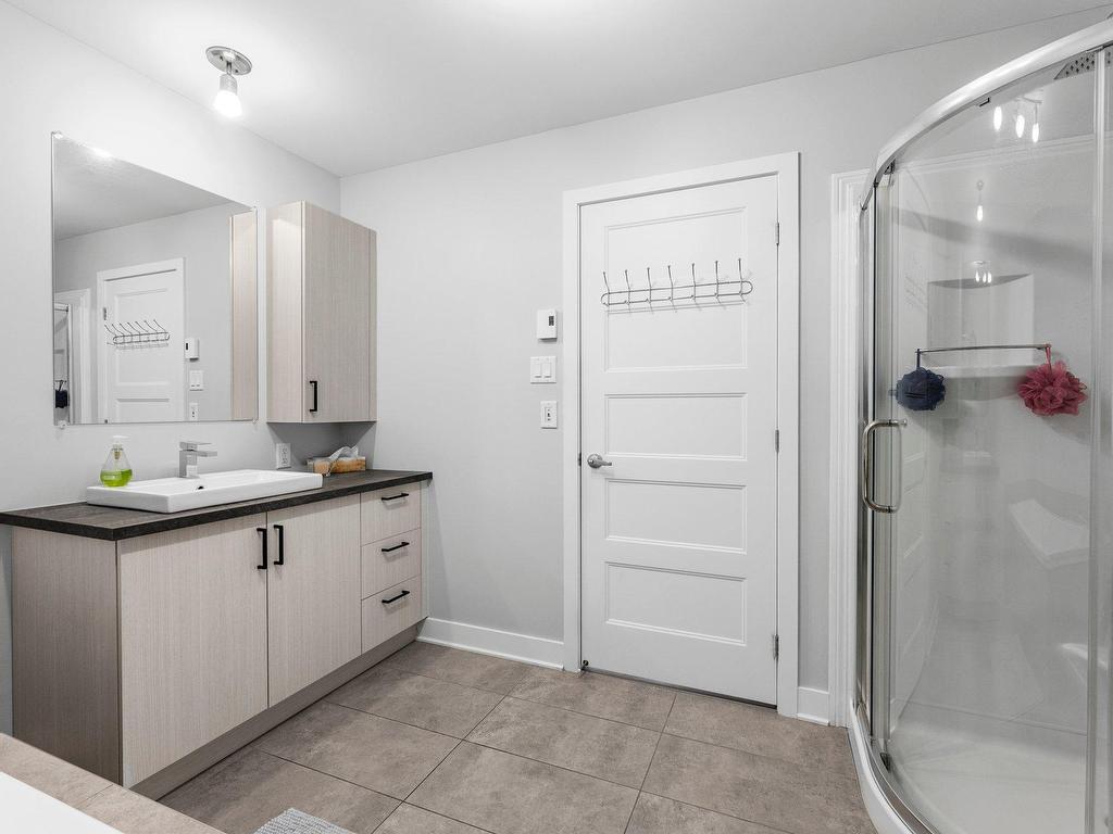 









803


Rue du Mont-Brome

,
Granby,




QC
J2H3H3

