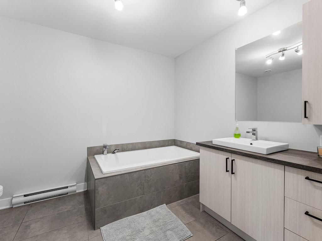









803


Rue du Mont-Brome

,
Granby,




QC
J2H3H3

