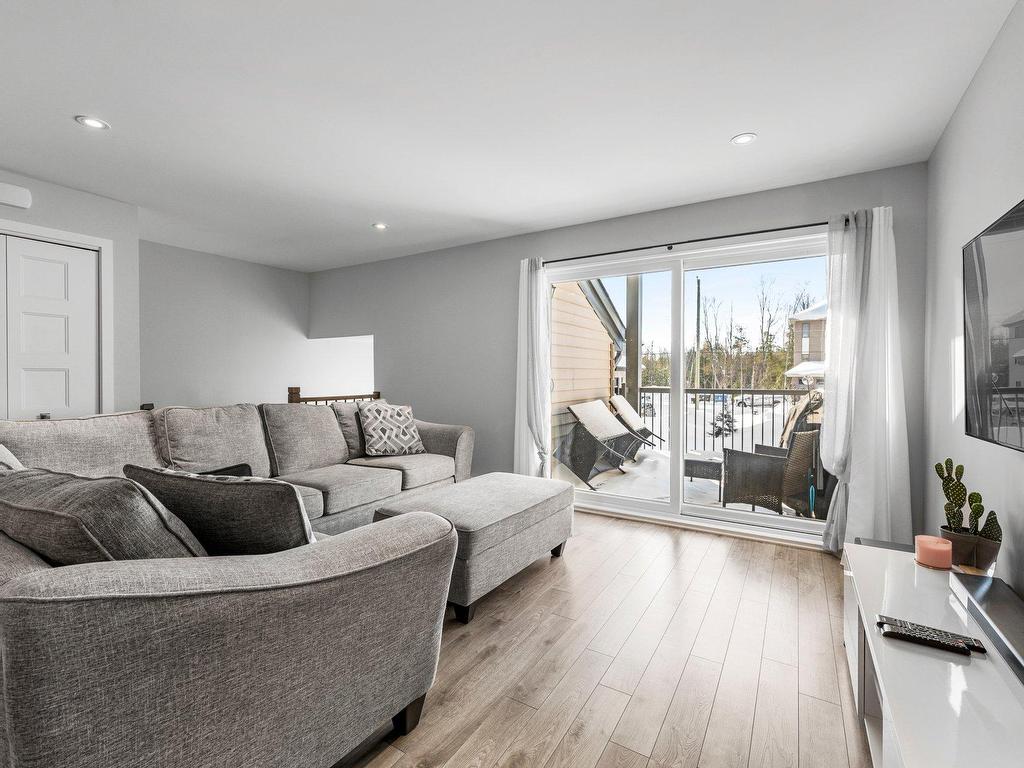 









803


Rue du Mont-Brome

,
Granby,




QC
J2H3H3

