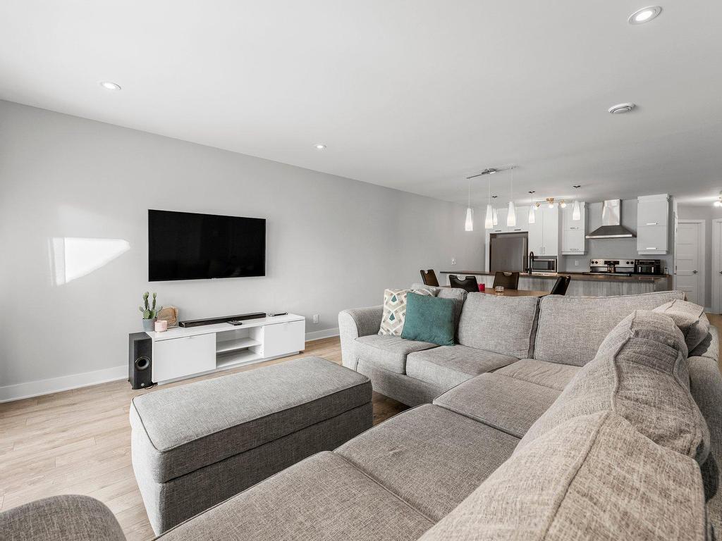 









803


Rue du Mont-Brome

,
Granby,




QC
J2H3H3


