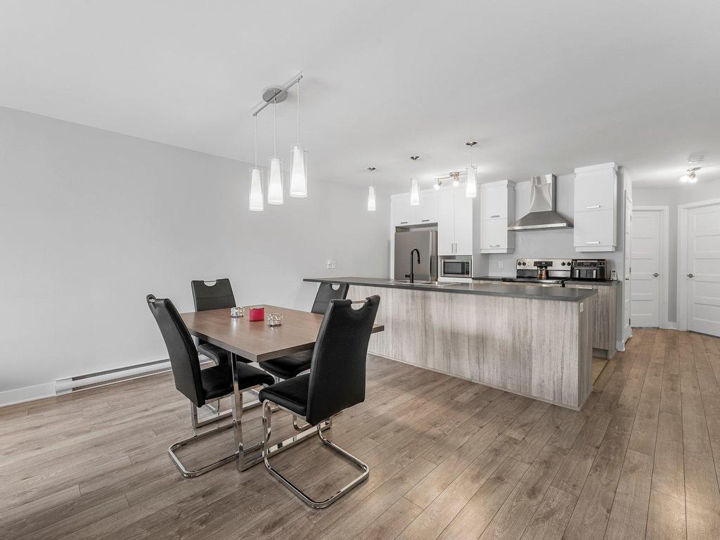 









803


Rue du Mont-Brome

,
Granby,




QC
J2H3H3


