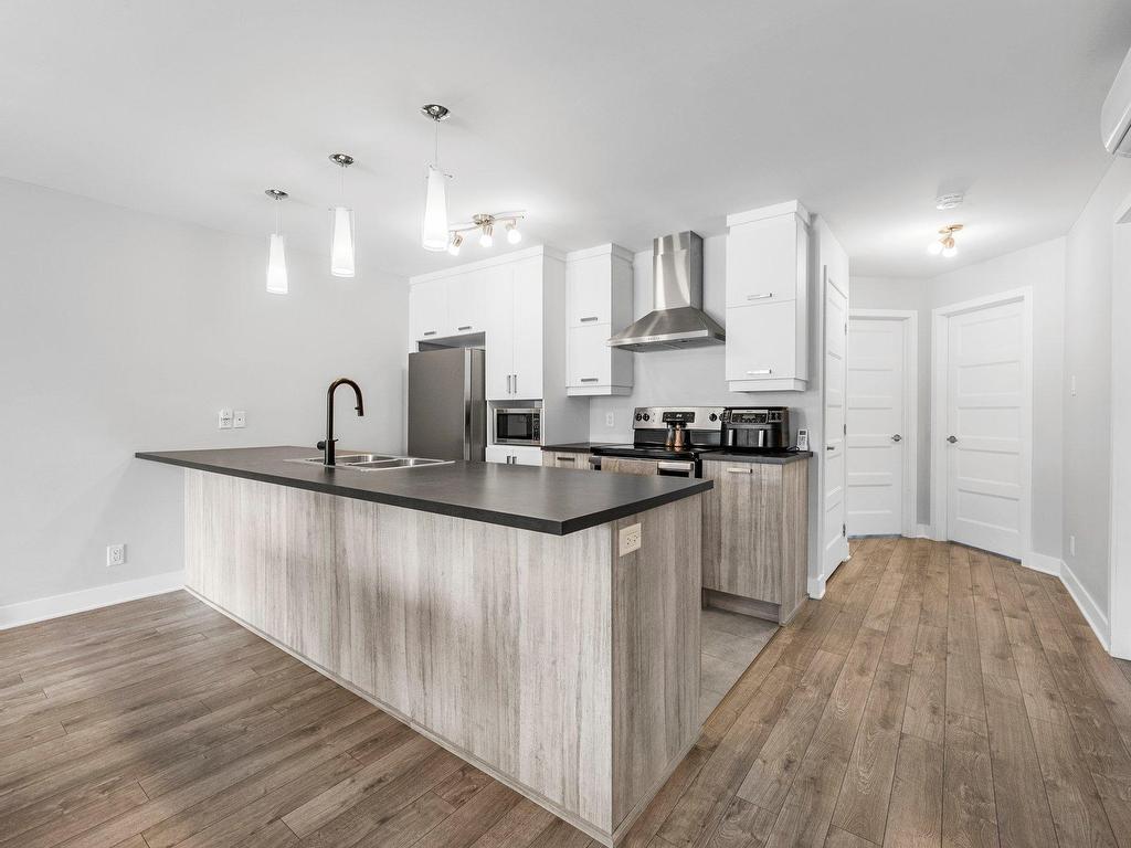 









803


Rue du Mont-Brome

,
Granby,




QC
J2H3H3

