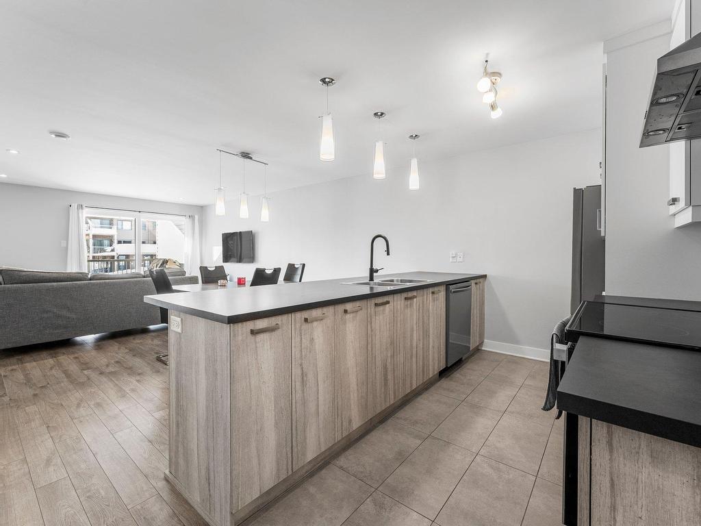 









803


Rue du Mont-Brome

,
Granby,




QC
J2H3H3

