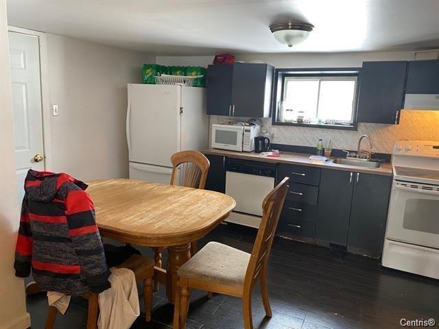 









273

 - 273A


Rue Notre-Dame

,
Notre-Dame-de-la-Paix,




QC
J0V1P0

