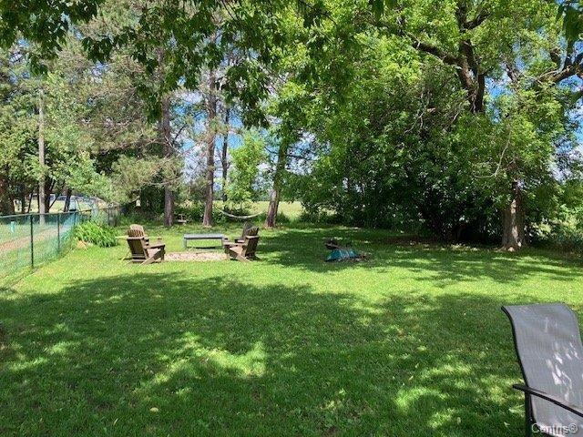 









273

 - 273A


Rue Notre-Dame

,
Notre-Dame-de-la-Paix,




QC
J0V1P0

