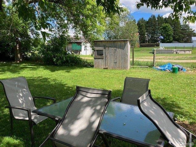 









273

 - 273A


Rue Notre-Dame

,
Notre-Dame-de-la-Paix,




QC
J0V1P0

