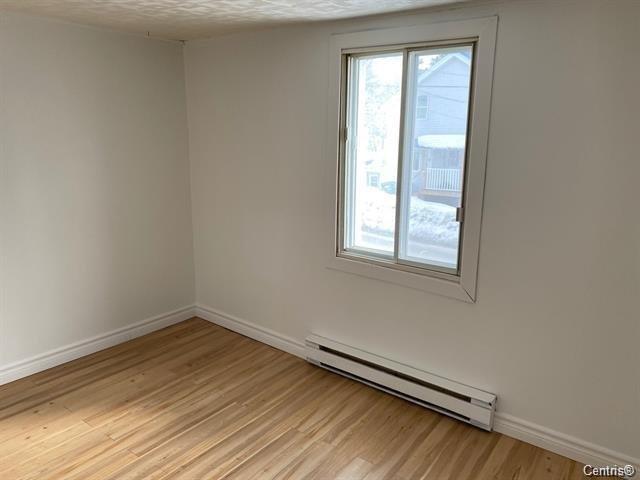 









273

 - 273A


Rue Notre-Dame

,
Notre-Dame-de-la-Paix,




QC
J0V1P0

