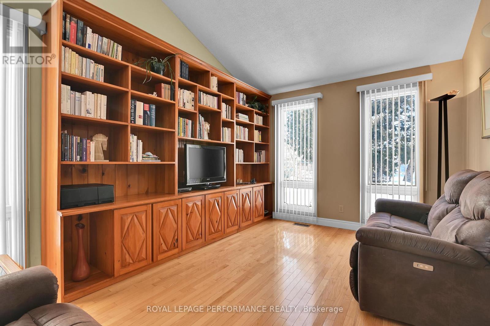 












996 LAPORTE STREET

,
Ottawa,




Ontario
K1J7B4

