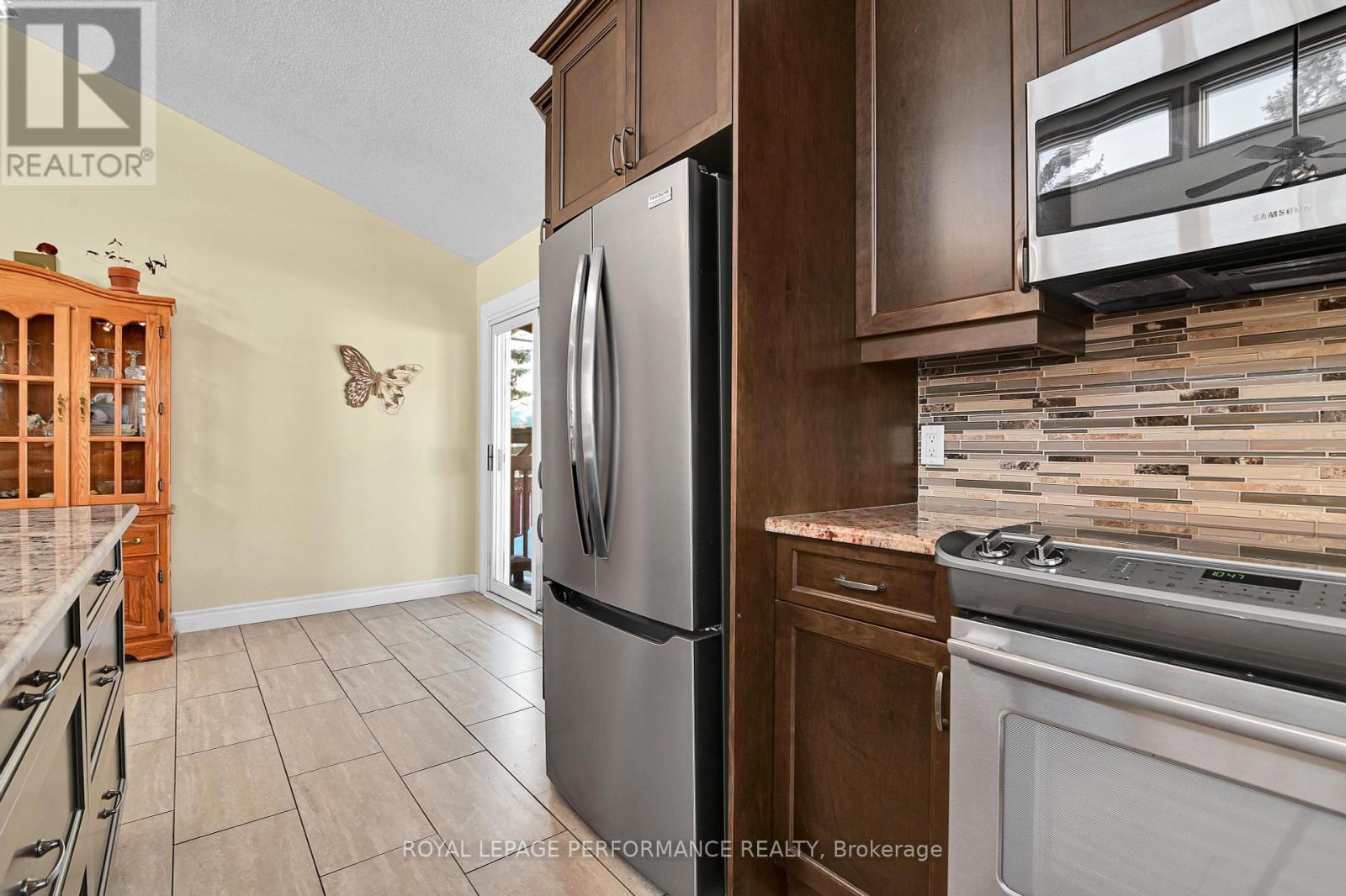 












996 LAPORTE STREET

,
Ottawa,




Ontario
K1J7B4

