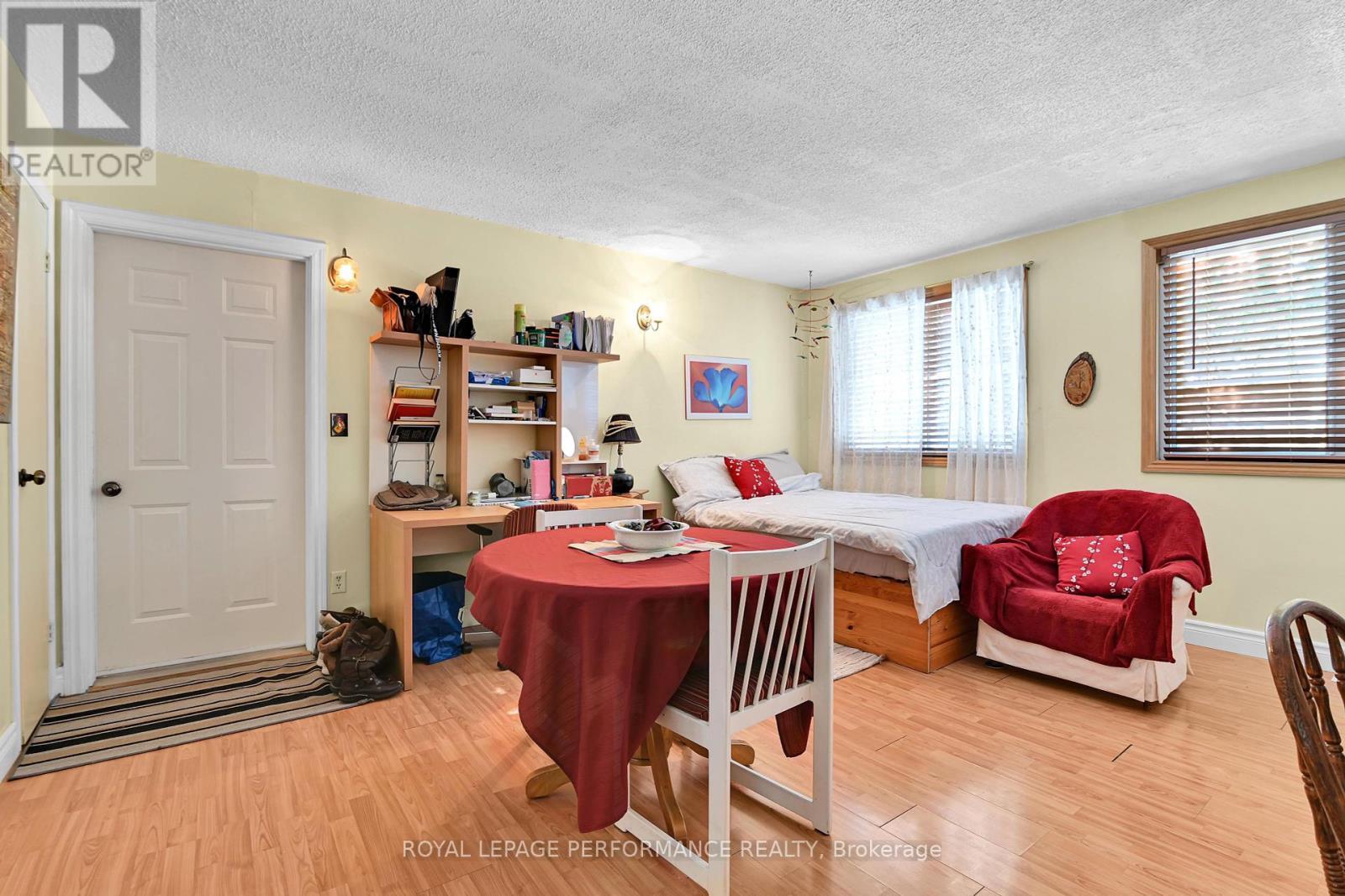 












996 LAPORTE STREET

,
Ottawa,




Ontario
K1J7B4

