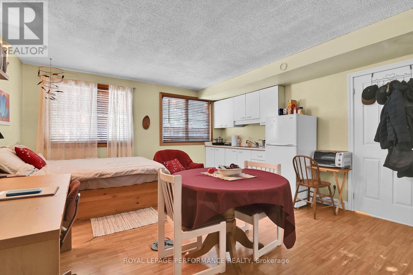 












996 LAPORTE STREET

,
Ottawa,




Ontario
K1J7B4

