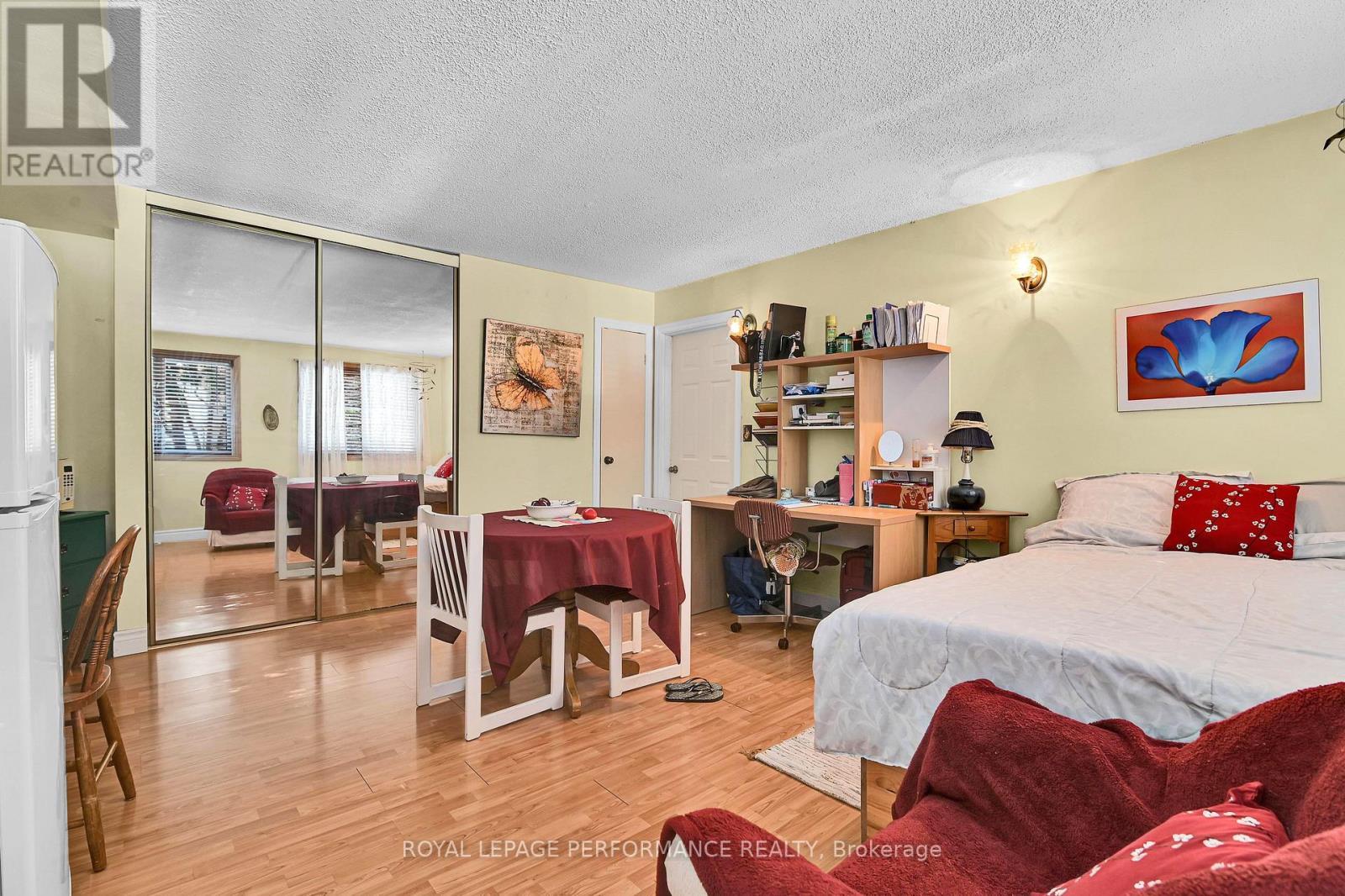 












996 LAPORTE STREET

,
Ottawa,




Ontario
K1J7B4

