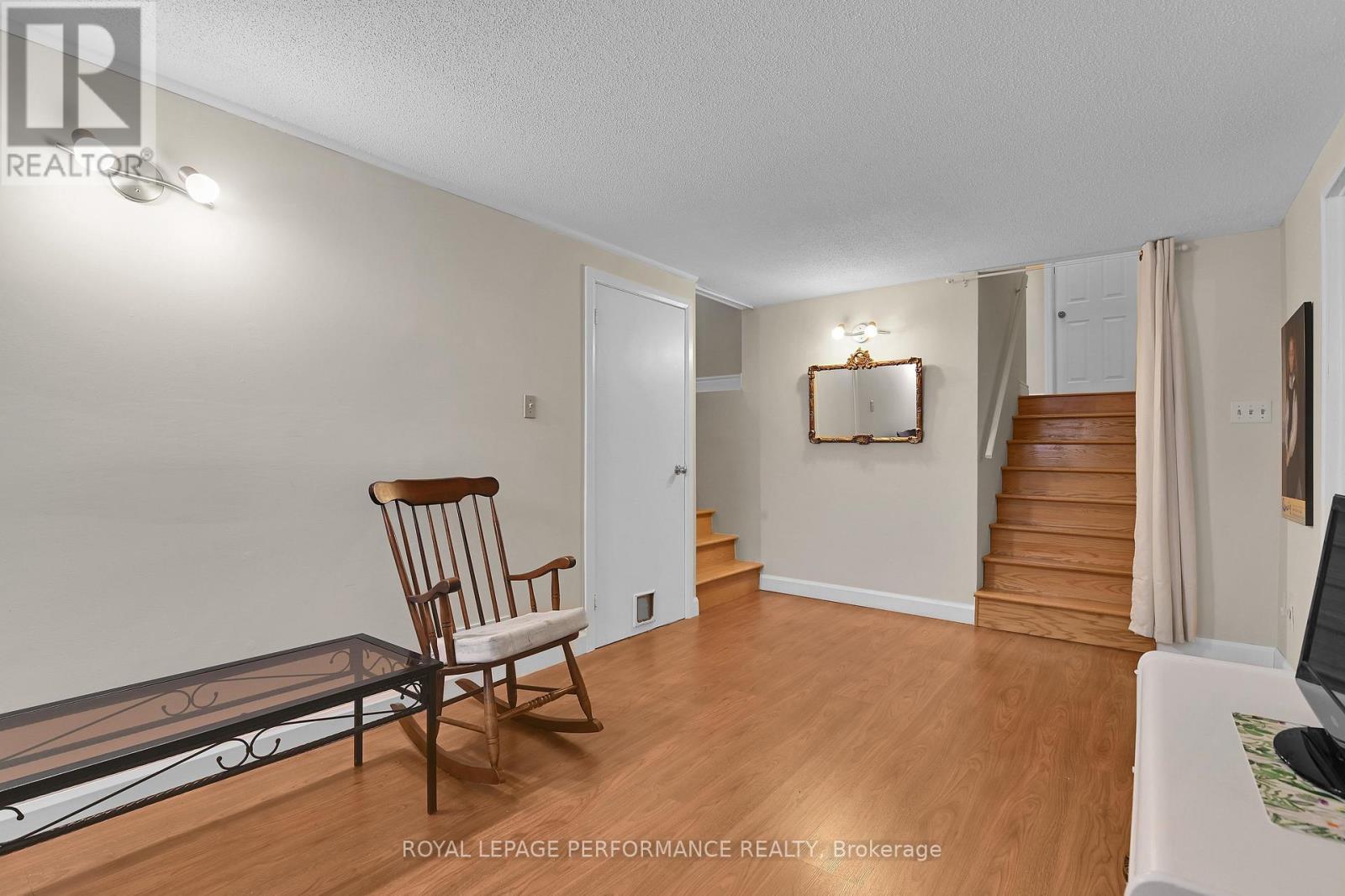 












996 LAPORTE STREET

,
Ottawa,




Ontario
K1J7B4

