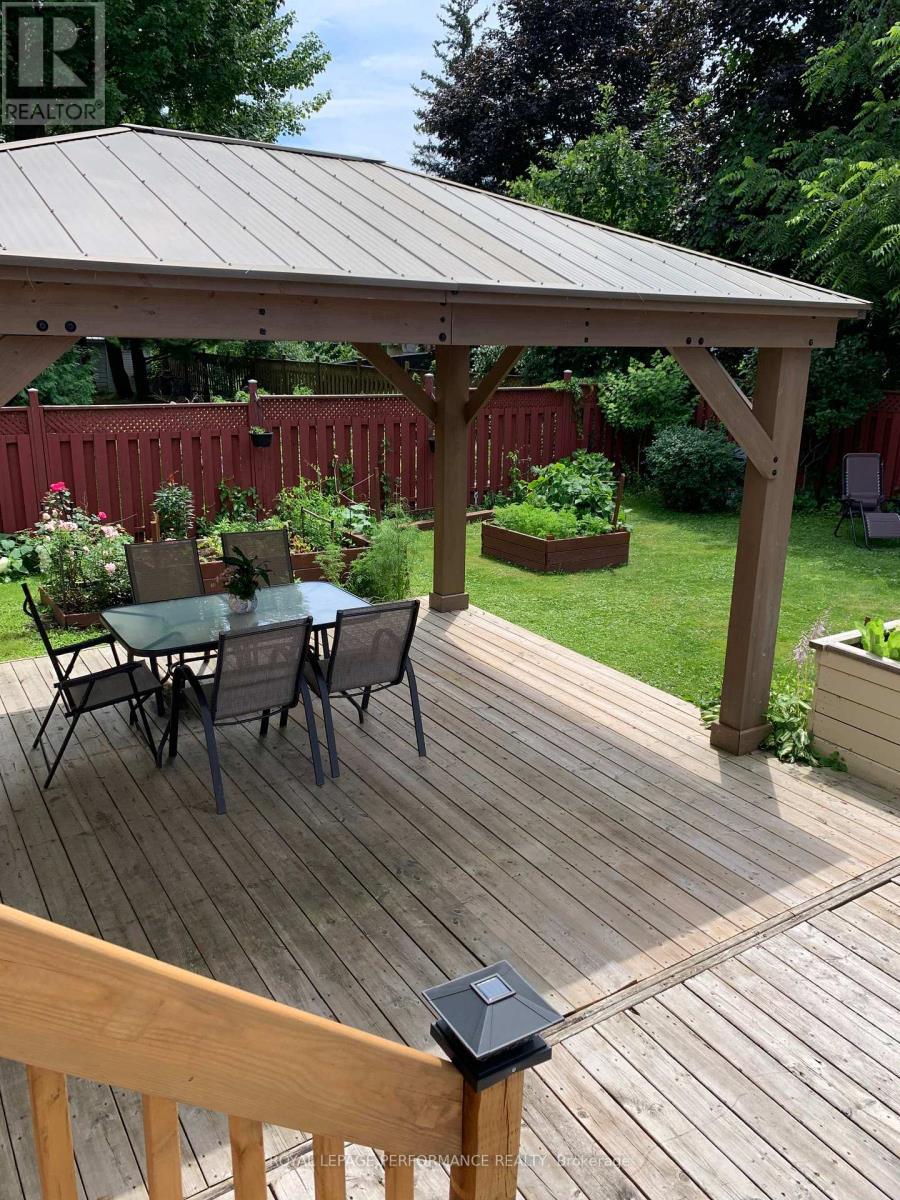 












996 LAPORTE STREET

,
Ottawa,




Ontario
K1J7B4

