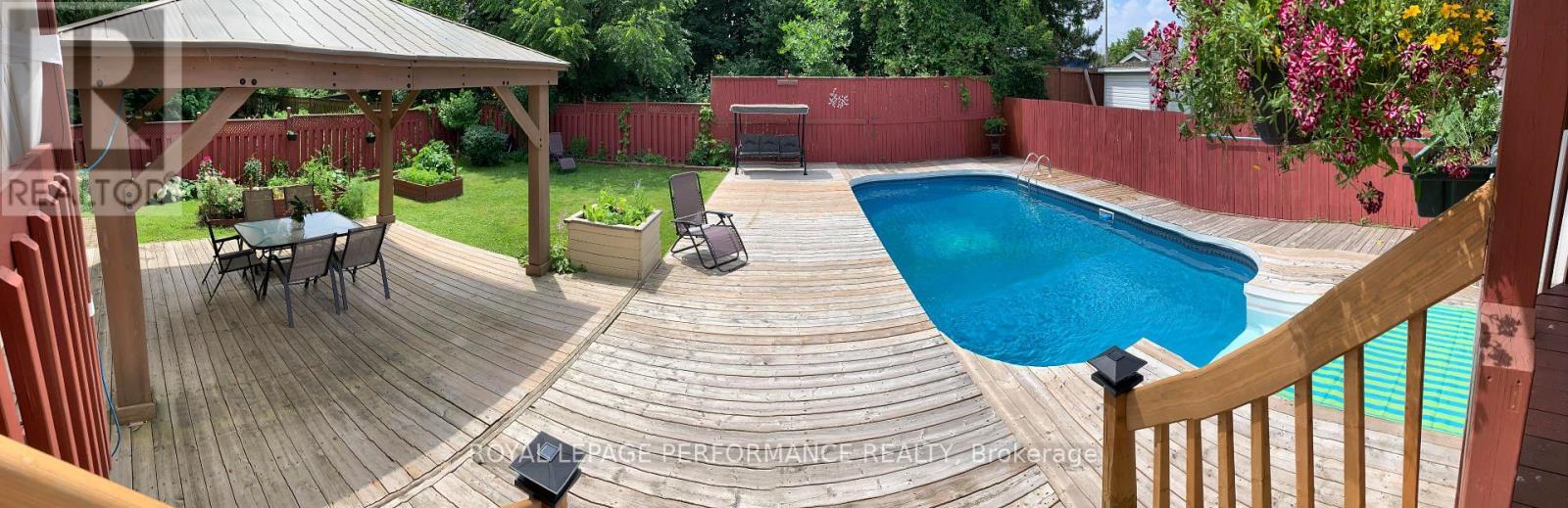 












996 LAPORTE STREET

,
Ottawa,




Ontario
K1J7B4


