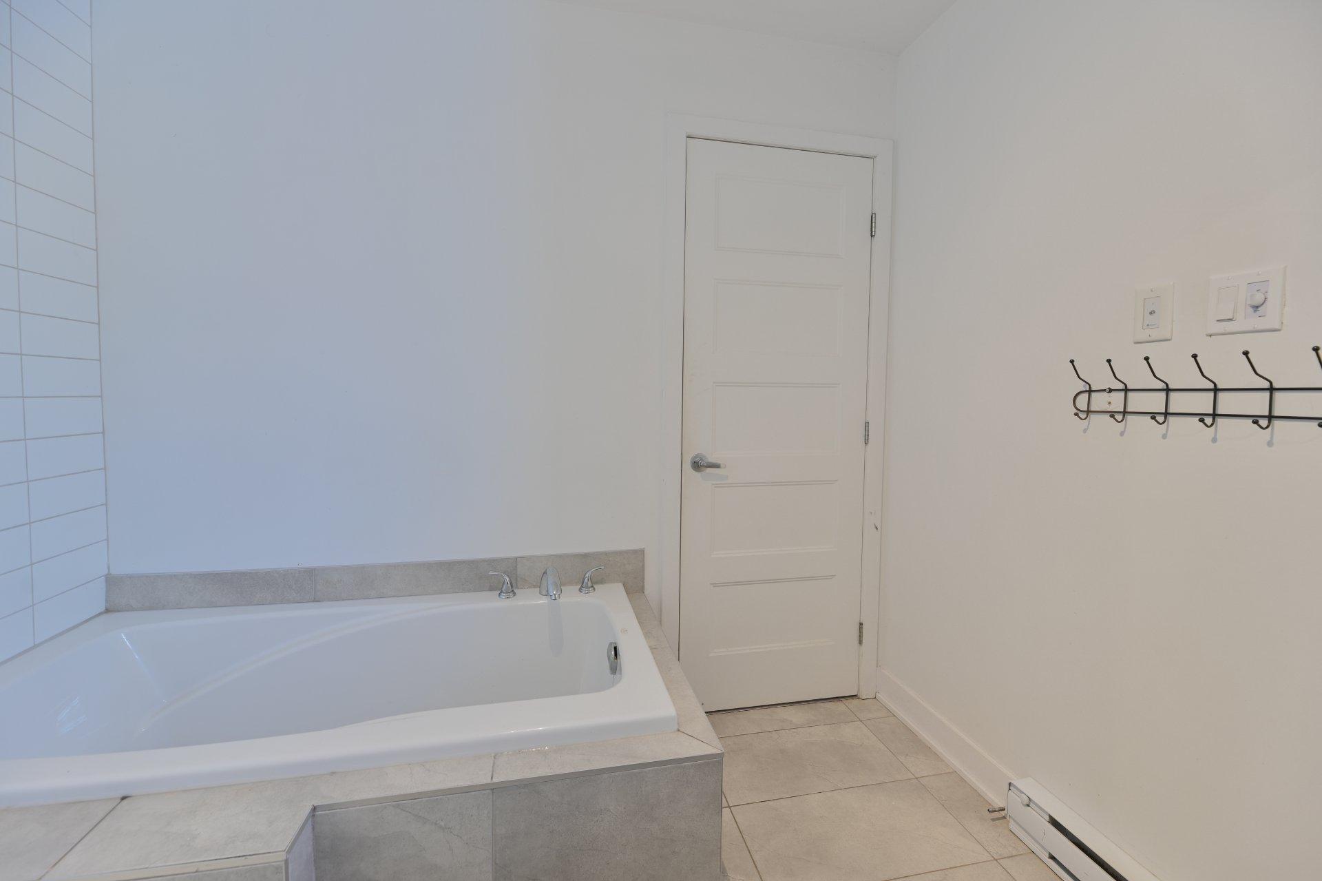 









171


Rue St-Pierre

, 101,
Saint-Jean-sur-Richelieu,




QC
J3B0G3

