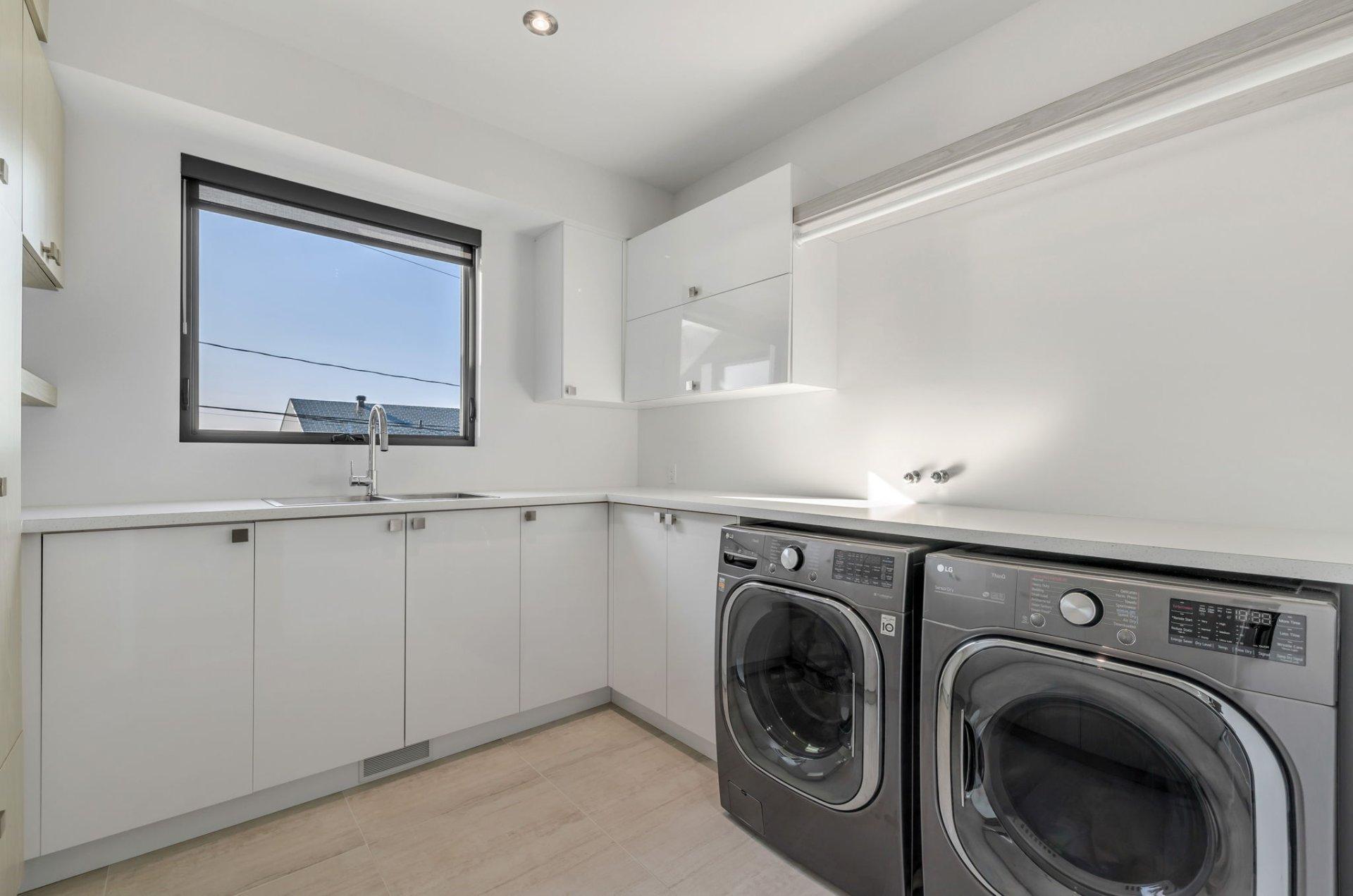 









6305


Rue Malouin

,
Québec (Charlesbourg),




QC
G1H6B8

