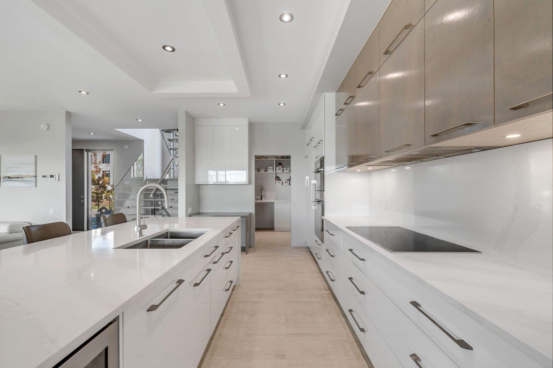 









6305


Rue Malouin

,
Québec (Charlesbourg),




QC
G1H6B8

