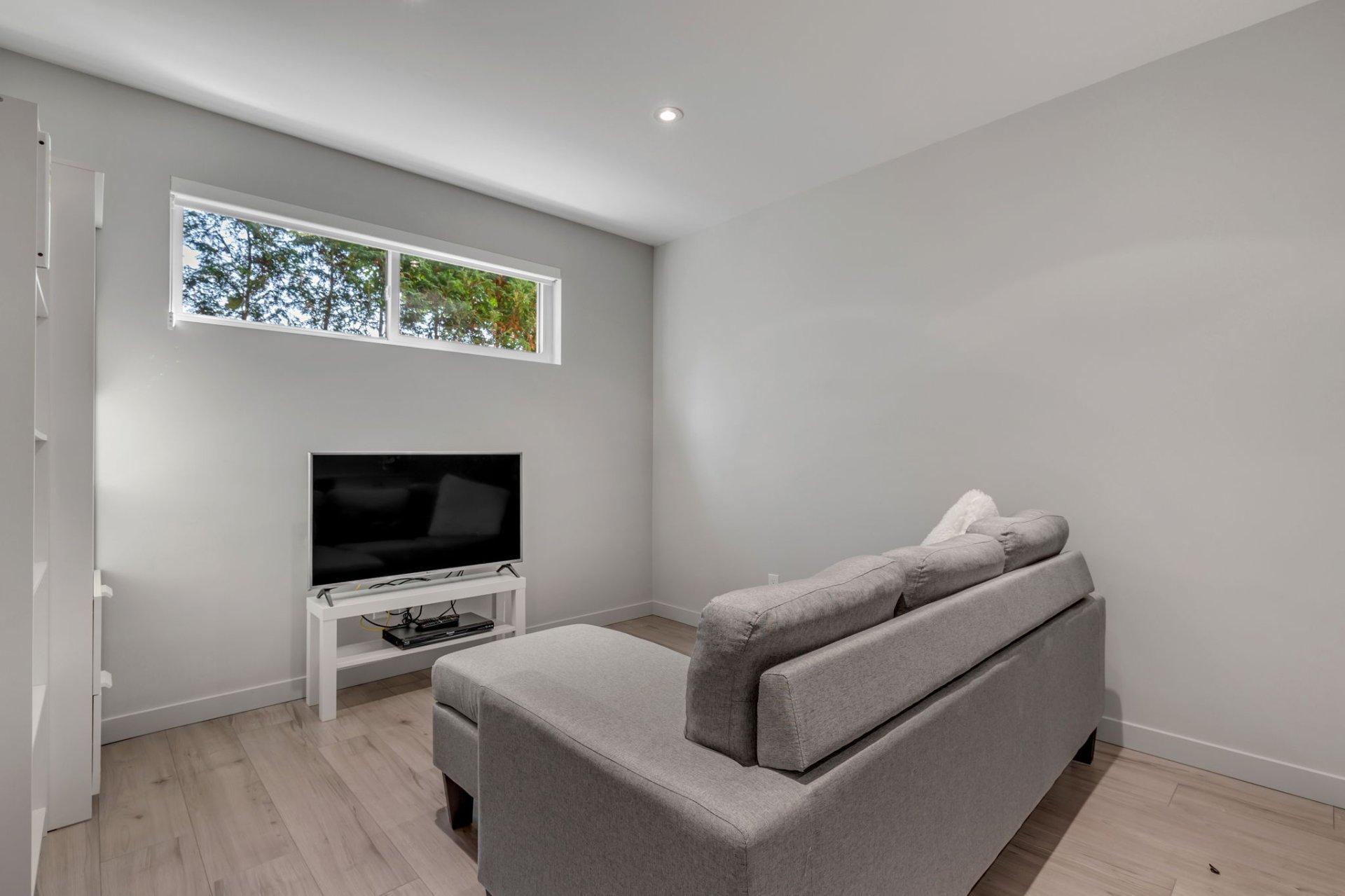 









6305


Rue Malouin

,
Québec (Charlesbourg),




QC
G1H6B8

