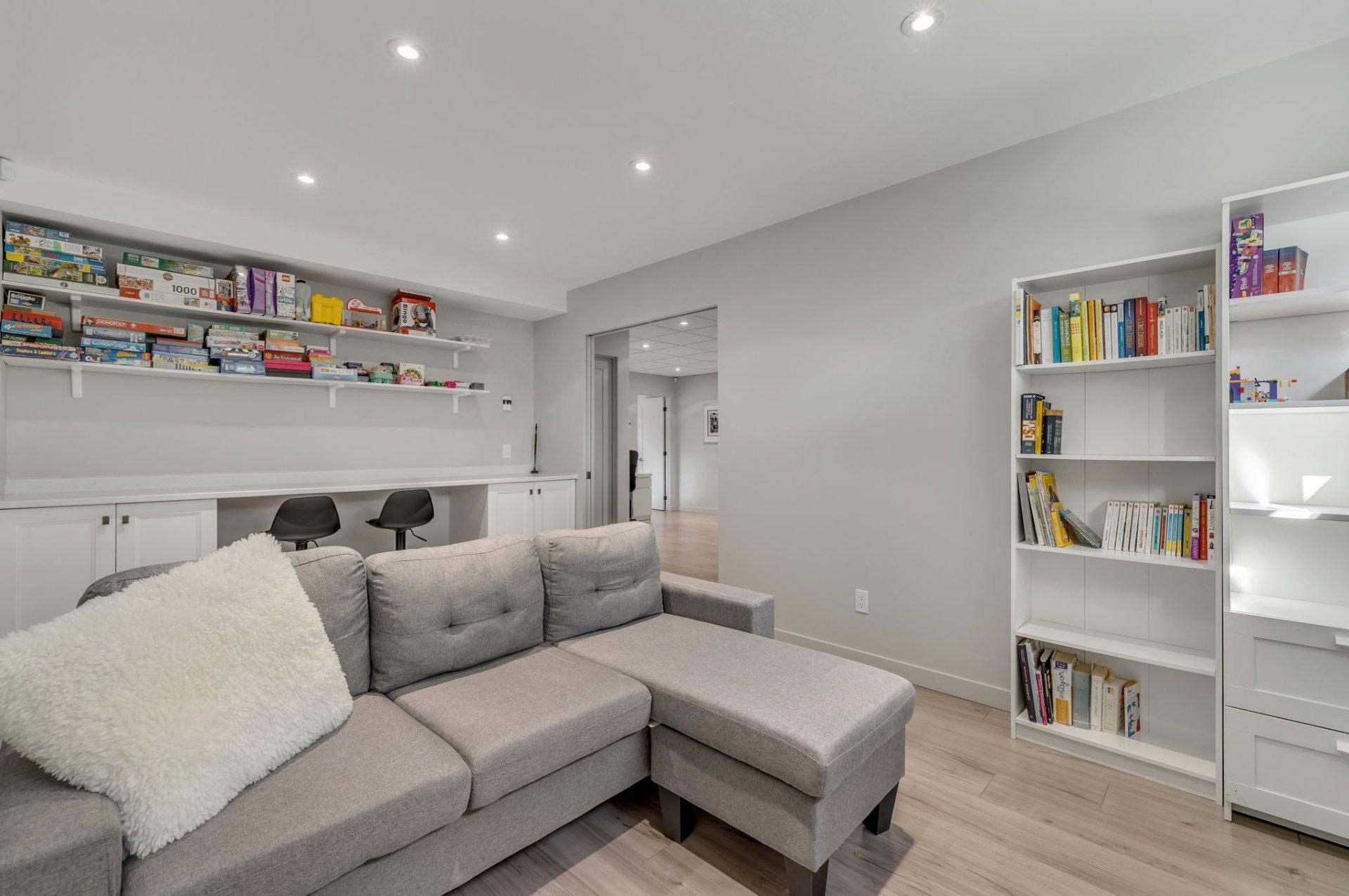 









6305


Rue Malouin

,
Québec (Charlesbourg),




QC
G1H6B8

