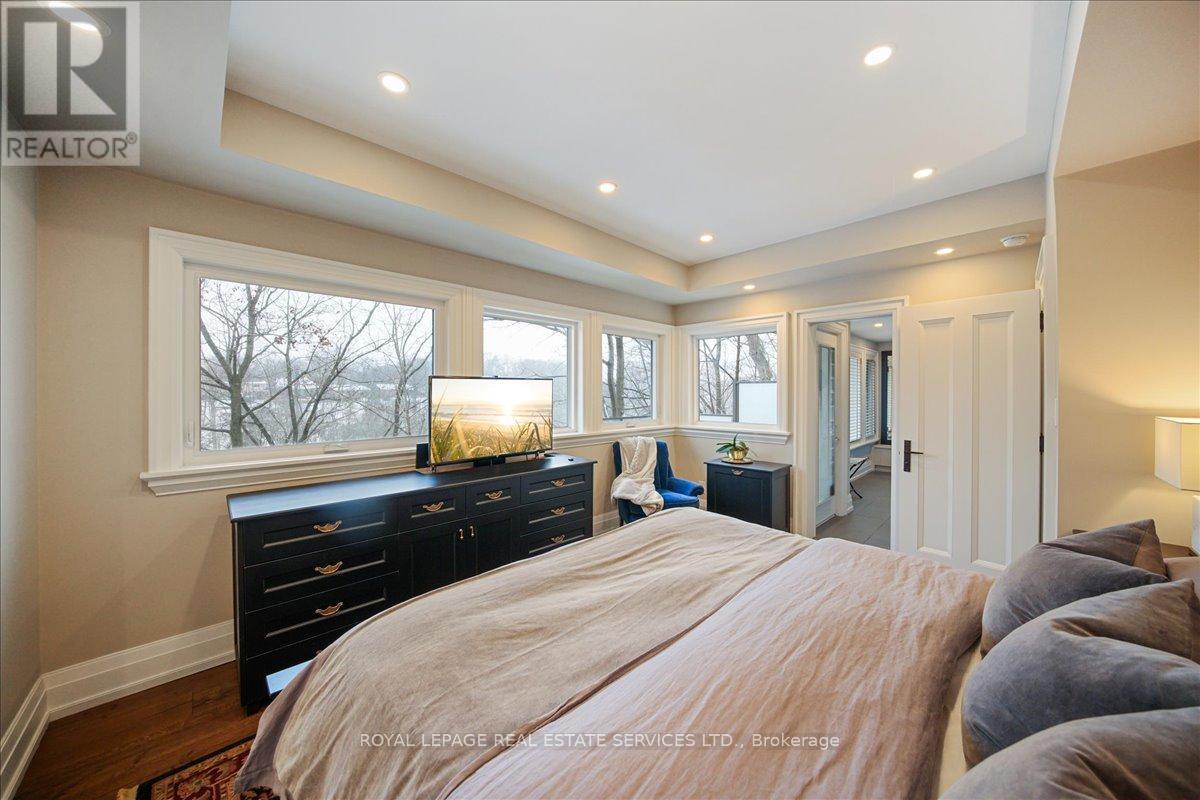 












382 TRAFALGAR ROAD

,
Oakville,




Ontario
L6J3H5

