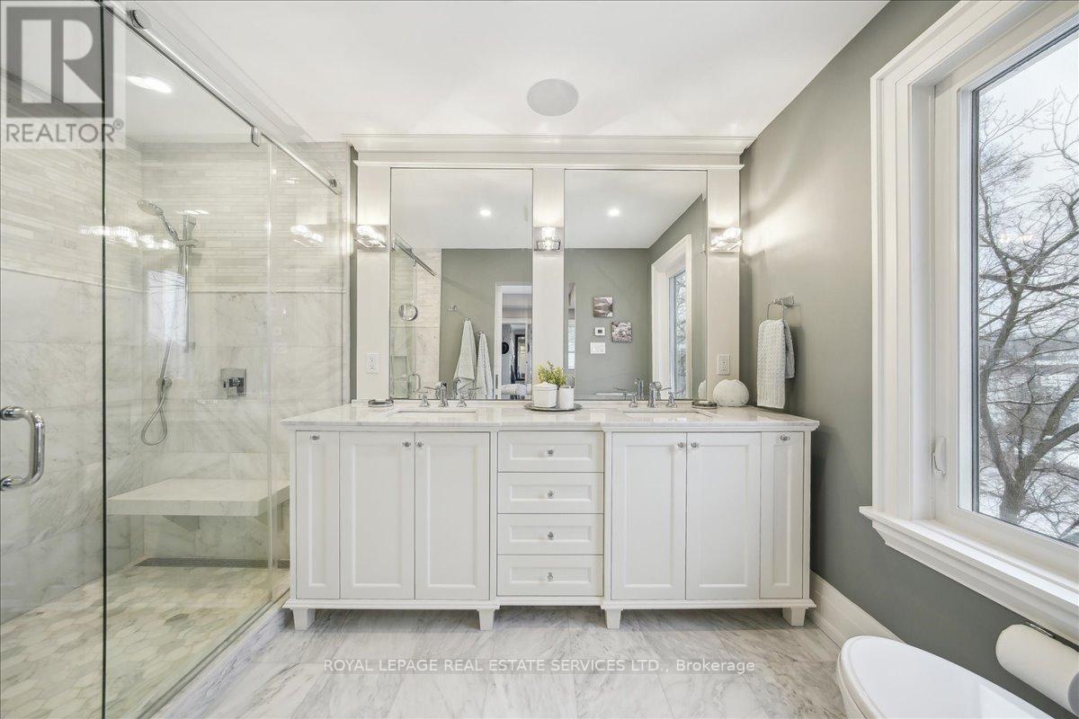 












382 TRAFALGAR ROAD

,
Oakville,




Ontario
L6J3H5

