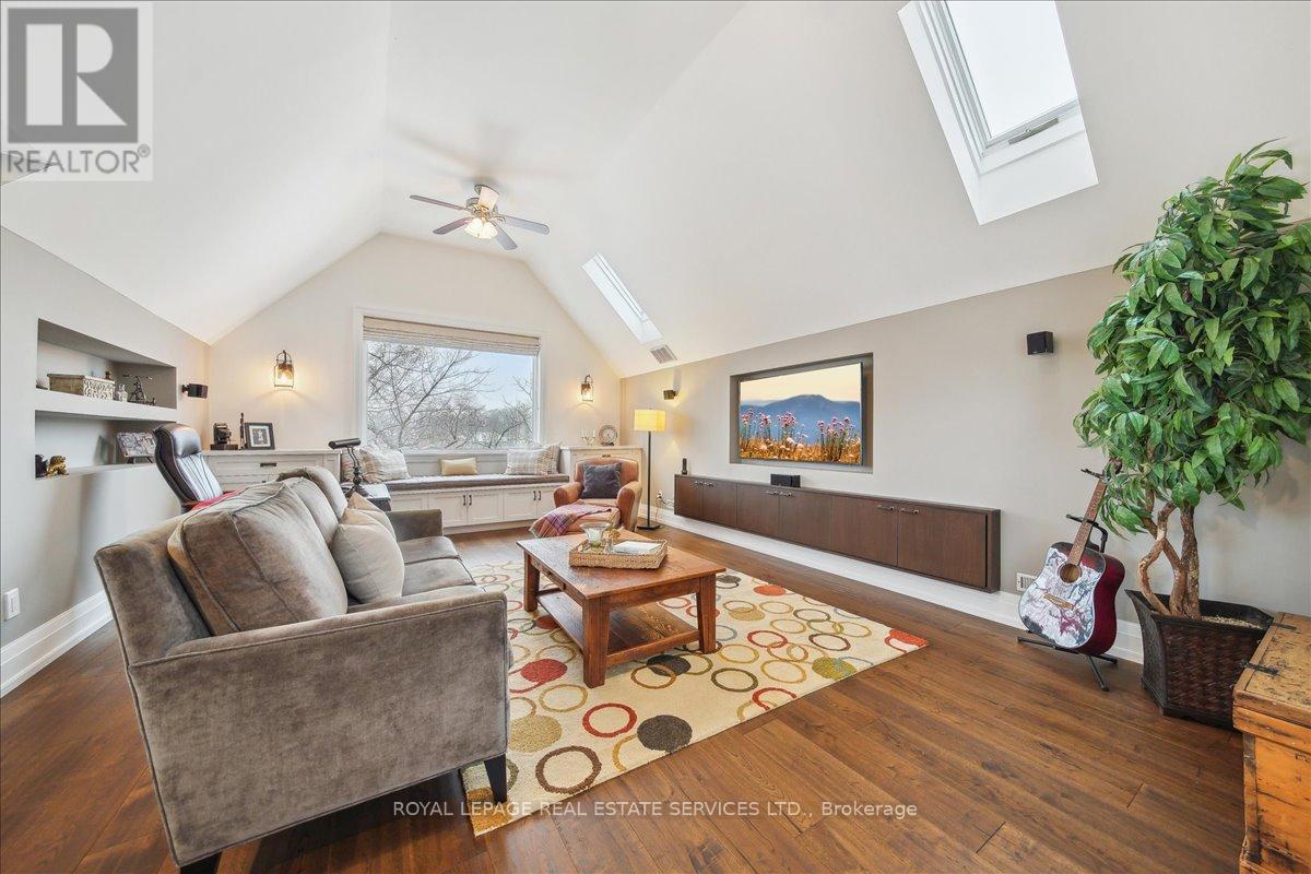 












382 TRAFALGAR ROAD

,
Oakville,




Ontario
L6J3H5

